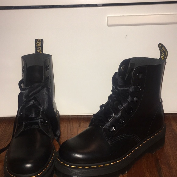 🎀 Girly Ribbon Lace Dr. Martens 🎀 - Picture 7 of 8